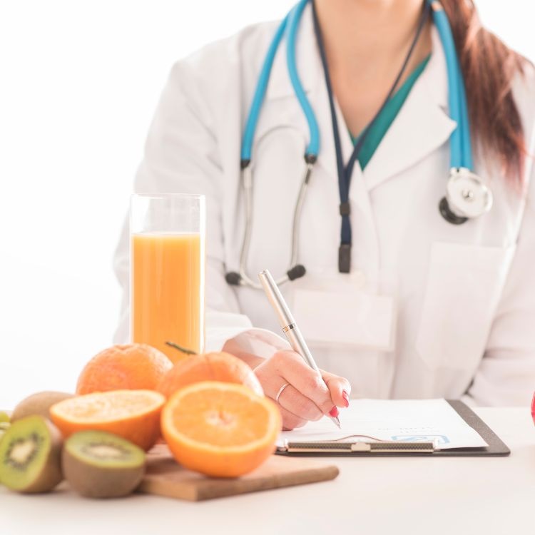 The Rising Trend of Online Nutritionists: A Closer Look